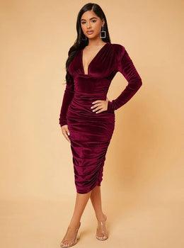 Vestido Tubinho com Decote Profundo Elegance Velvet