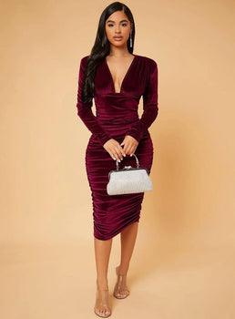 Vestido Tubinho com Decote Profundo Elegance Velvet