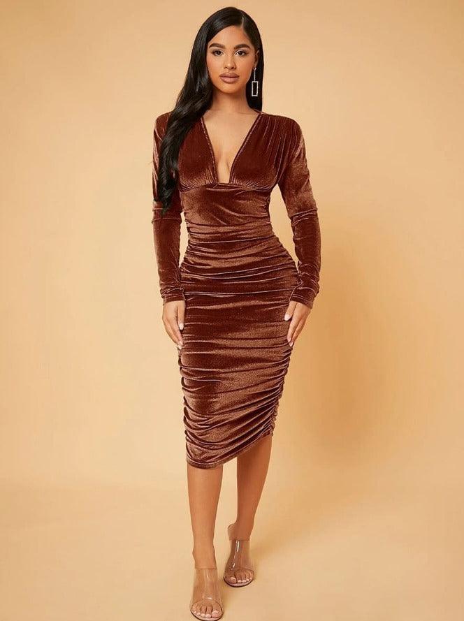 Vestido Tubinho com Decote Profundo Elegance Velvet