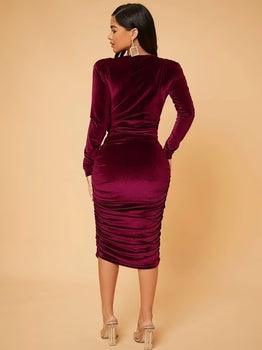 Vestido Tubinho com Decote Profundo Elegance Velvet