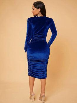 Vestido Tubinho com Decote Profundo Elegance Velvet